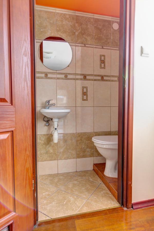Krynica Apartamenty 100M Duzy Apartament, Salon + 3 Sypialnie Przy Deptaku Esterno foto